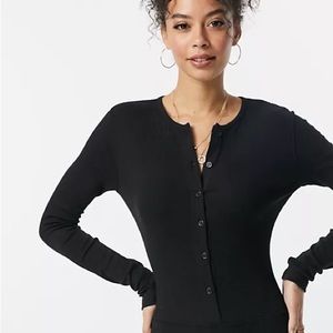 PLUS SIZE BUTTON FRONT RIB LS
BODYSUIT
BLACK